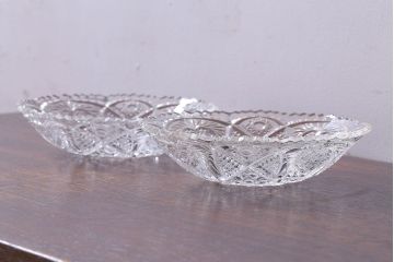 アンティーク雑貨　繊細で華やかなデザインのガラス製レース深皿(鉢、ボウル)2枚セット(3)