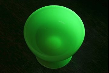 アンティーク雑貨　丸みを帯びた可愛らしいウランガラスの氷コップ(脚付きカップ、グラス、パフェグラス)(1)