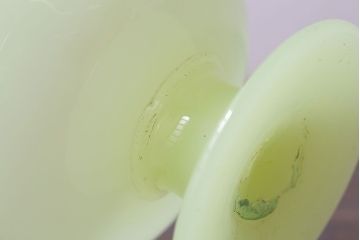 アンティーク雑貨　丸みを帯びた可愛らしいウランガラスの氷コップ(脚付きカップ、グラス、パフェグラス)(2)