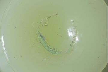 アンティーク雑貨　丸みを帯びた可愛らしいウランガラスの氷コップ(脚付きカップ、グラス、パフェグラス)(2)