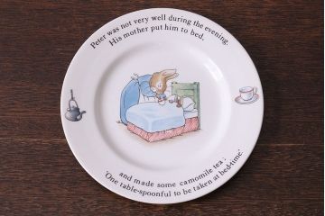 アンティーク雑貨　中古　イギリス Wedgwood(ウェッジウッド)　ピーターラビット　ディナープレート・デザートプレート(洋食器)2枚セット(2)