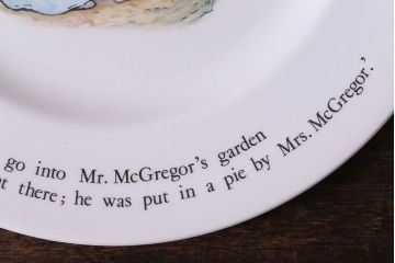 アンティーク雑貨　中古　イギリス Wedgwood(ウェッジウッド)　ピーターラビット　ディナープレート・デザートプレート(洋食器)2枚セット(2)