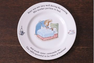 アンティーク雑貨　中古　イギリス Wedgwood(ウェッジウッド)　ピーターラビット　ディナープレート・デザートプレート(洋食器)2枚セット(1)
