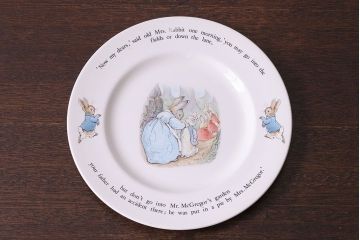 アンティーク雑貨　中古　イギリス Wedgwood(ウェッジウッド)　ピーターラビット　ディナープレート・デザートプレート(洋食器)2枚セット(1)