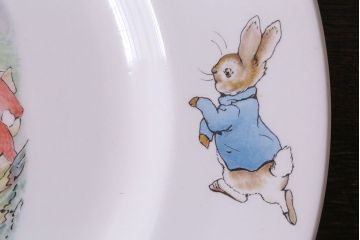 アンティーク雑貨　中古　イギリス Wedgwood(ウェッジウッド)　ピーターラビット　ディナープレート・デザートプレート(洋食器)2枚セット(1)