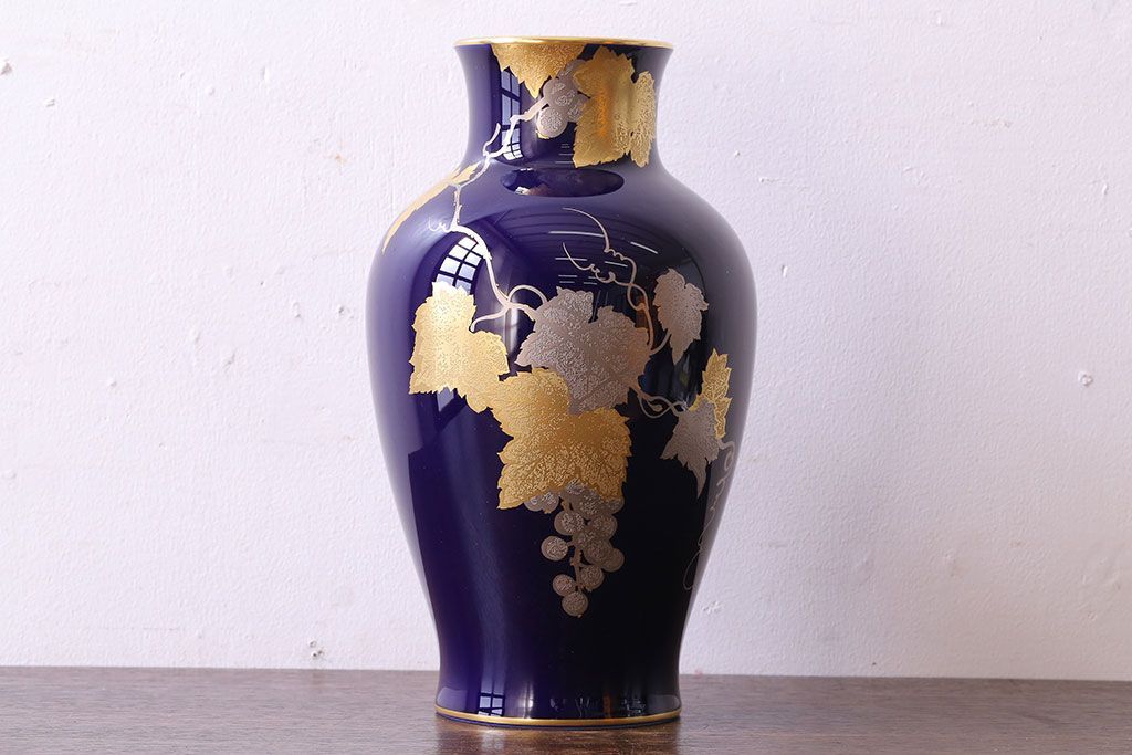 アンティーク雑貨　中古美品　大倉陶園　瑠璃(ルリ)金蝕葡萄　気品漂う花瓶(箱付き)