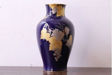 アンティーク雑貨　中古美品　大倉陶園　瑠璃(ルリ)金蝕葡萄　気品漂う花瓶(箱付き)