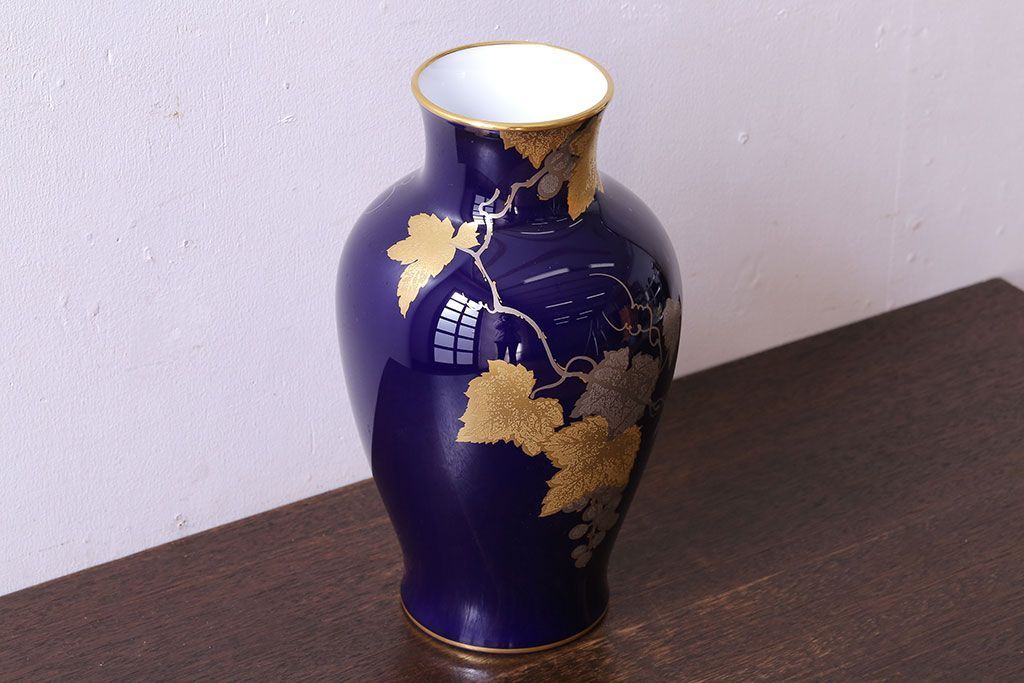アンティーク雑貨　中古美品　大倉陶園　瑠璃(ルリ)金蝕葡萄　気品漂う花瓶(箱付き)