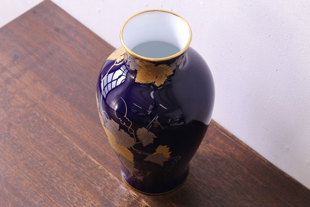 アンティーク雑貨　中古美品　大倉陶園　瑠璃(ルリ)金蝕葡萄　気品漂う花瓶(箱付き)