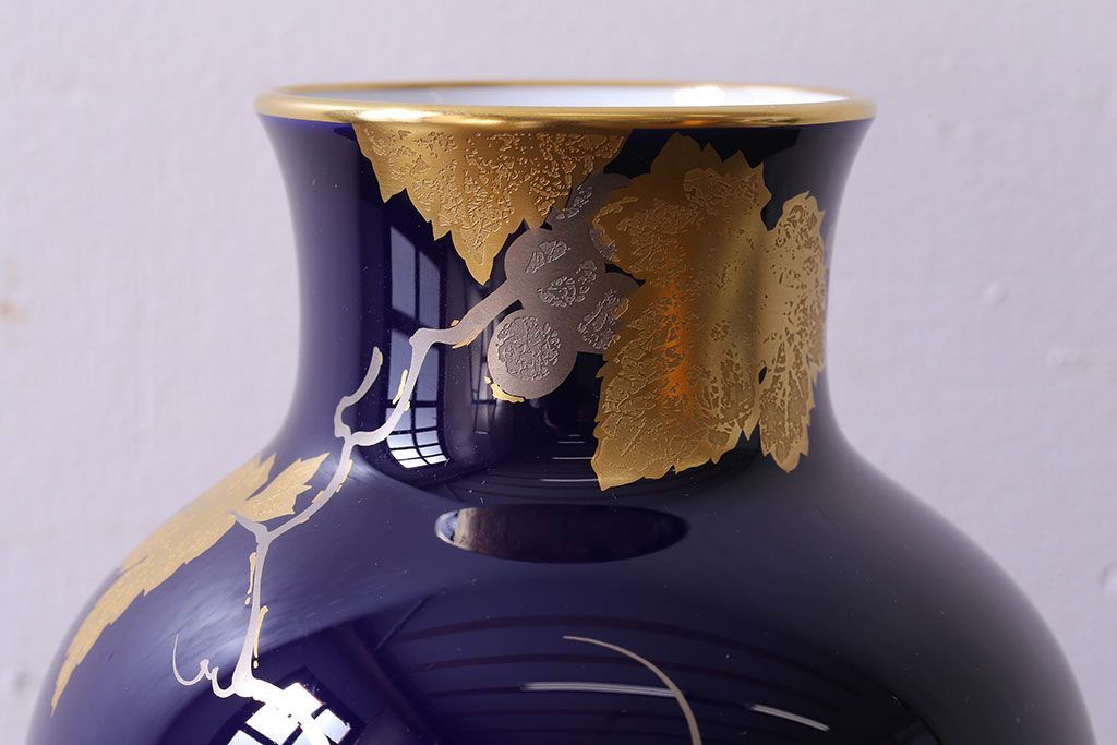 アンティーク雑貨　中古美品　大倉陶園　瑠璃(ルリ)金蝕葡萄　気品漂う花瓶(箱付き)