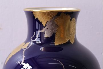 アンティーク雑貨　中古美品　大倉陶園　瑠璃(ルリ)金蝕葡萄　気品漂う花瓶(箱付き)
