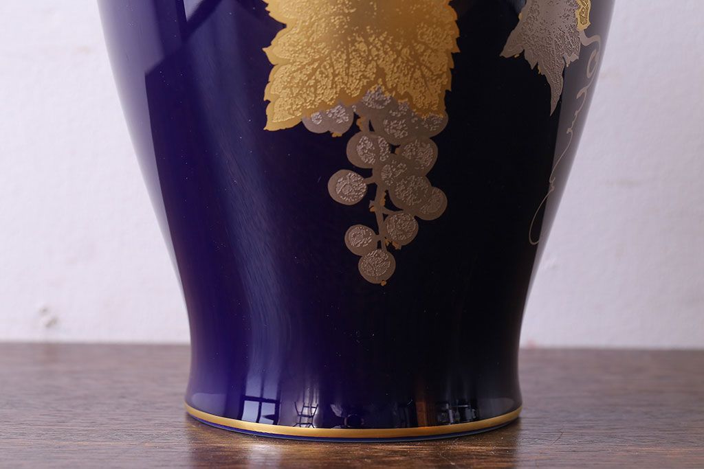 アンティーク雑貨　中古美品　大倉陶園　瑠璃(ルリ)金蝕葡萄　気品漂う花瓶(箱付き)
