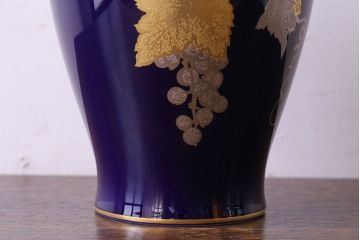 アンティーク雑貨　中古美品　大倉陶園　瑠璃(ルリ)金蝕葡萄　気品漂う花瓶(箱付き)