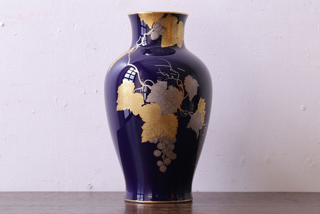アンティーク雑貨　中古美品　大倉陶園　瑠璃(ルリ)金蝕葡萄　気品漂う花瓶(箱付き)