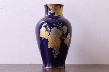 アンティーク雑貨　中古美品　大倉陶園　瑠璃(ルリ)金蝕葡萄　気品漂う花瓶(箱付き)