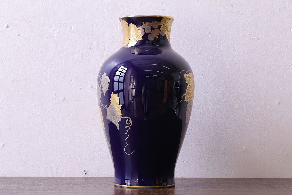 アンティーク雑貨　中古美品　大倉陶園　瑠璃(ルリ)金蝕葡萄　気品漂う花瓶(箱付き)