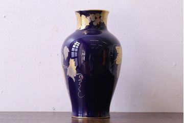 アンティーク雑貨　中古美品　大倉陶園　瑠璃(ルリ)金蝕葡萄　気品漂う花瓶(箱付き)