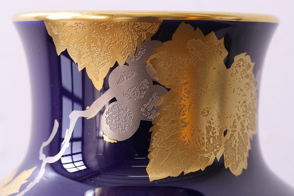 アンティーク雑貨　中古美品　大倉陶園　瑠璃(ルリ)金蝕葡萄　気品漂う花瓶(箱付き)