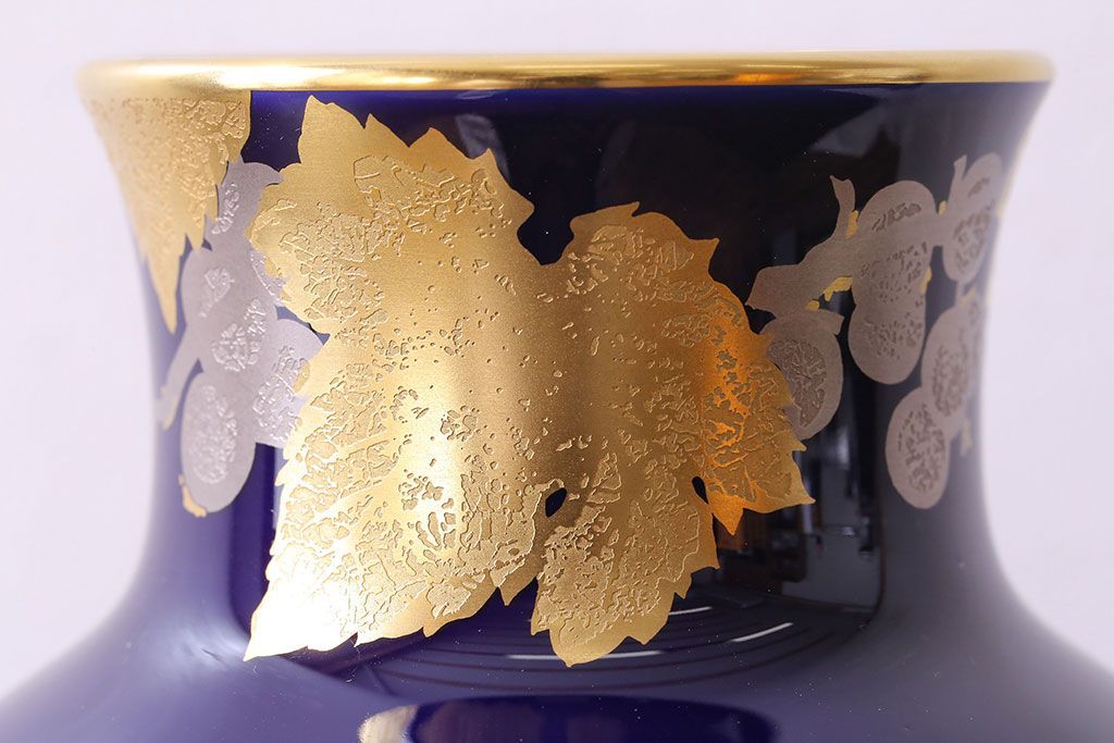 アンティーク雑貨　中古美品　大倉陶園　瑠璃(ルリ)金蝕葡萄　気品漂う花瓶(箱付き)