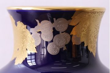 アンティーク雑貨　中古美品　大倉陶園　瑠璃(ルリ)金蝕葡萄　気品漂う花瓶(箱付き)