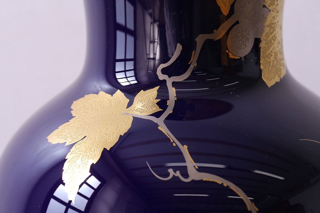 アンティーク雑貨　中古美品　大倉陶園　瑠璃(ルリ)金蝕葡萄　気品漂う花瓶(箱付き)