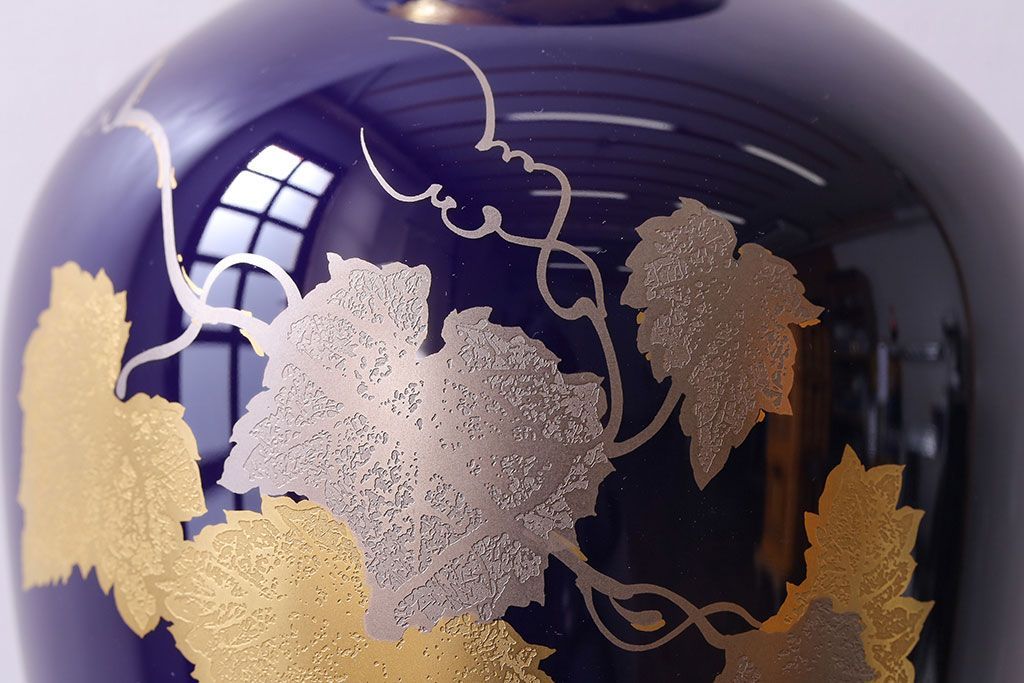 アンティーク雑貨　中古美品　大倉陶園　瑠璃(ルリ)金蝕葡萄　気品漂う花瓶(箱付き)