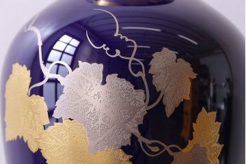 アンティーク雑貨　中古美品　大倉陶園　瑠璃(ルリ)金蝕葡萄　気品漂う花瓶(箱付き)