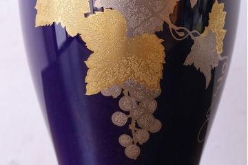 アンティーク雑貨　中古美品　大倉陶園　瑠璃(ルリ)金蝕葡萄　気品漂う花瓶(箱付き)
