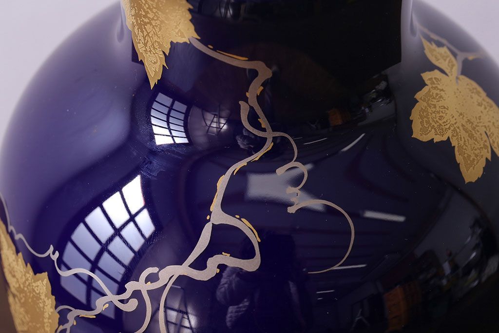 アンティーク雑貨　中古美品　大倉陶園　瑠璃(ルリ)金蝕葡萄　気品漂う花瓶(箱付き)