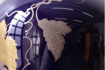 アンティーク雑貨　中古美品　大倉陶園　瑠璃(ルリ)金蝕葡萄　気品漂う花瓶(箱付き)