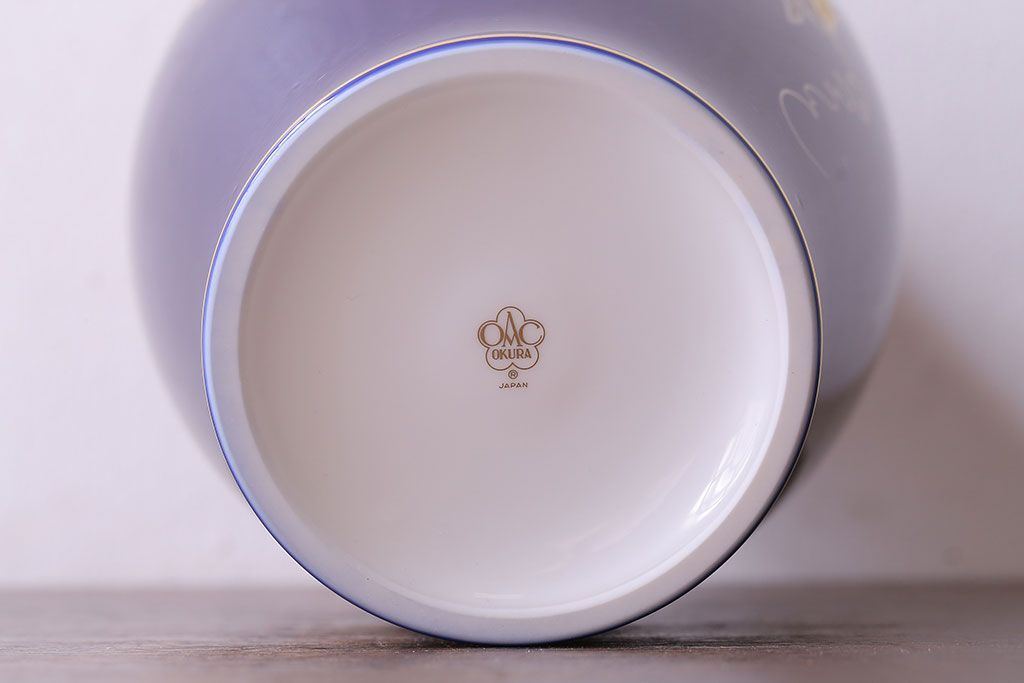 アンティーク雑貨　中古美品　大倉陶園　瑠璃(ルリ)金蝕葡萄　気品漂う花瓶(箱付き)