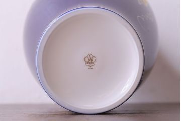 アンティーク雑貨　中古美品　大倉陶園　瑠璃(ルリ)金蝕葡萄　気品漂う花瓶(箱付き)