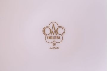 アンティーク雑貨　中古美品　大倉陶園　瑠璃(ルリ)金蝕葡萄　気品漂う花瓶(箱付き)