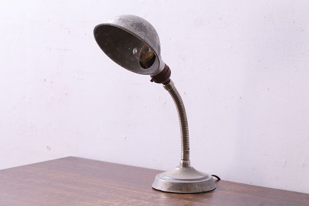 アンティーク 古いアルミの卓上ライト スタンドライト デスクライト アンティーク 古いアルミの卓上ライト スタンドライト デスクライト