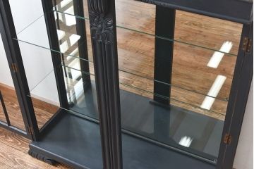 アンティーク家具　イギリスアンティーク　シックな色味のガラスキャビネット(ガラスケース、ショーケース、飾り棚、キュリオケース)