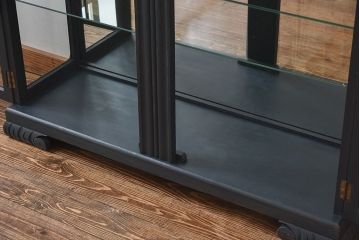 アンティーク家具　イギリスアンティーク　シックな色味のガラスキャビネット(ガラスケース、ショーケース、飾り棚、キュリオケース)