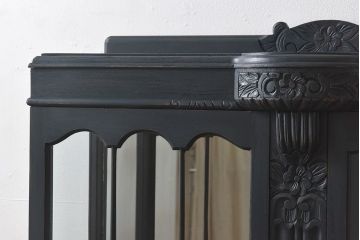アンティーク家具　イギリスアンティーク　シックな色味のガラスキャビネット(ガラスケース、ショーケース、飾り棚、キュリオケース)