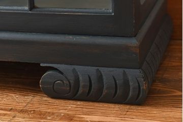 アンティーク家具　イギリスアンティーク　シックな色味のガラスキャビネット(ガラスケース、ショーケース、飾り棚、キュリオケース)