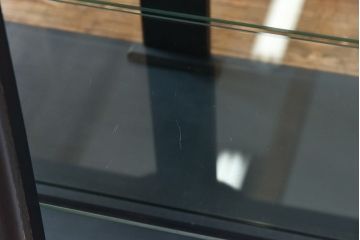 アンティーク家具　イギリスアンティーク　シックな色味のガラスキャビネット(ガラスケース、ショーケース、飾り棚、キュリオケース)