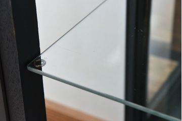 アンティーク家具　イギリスアンティーク　シックな色味のガラスキャビネット(ガラスケース、ショーケース、飾り棚、キュリオケース)