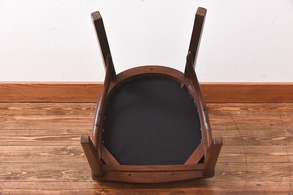 レトロ家具　昭和レトロ　ブナ材　深みのある色合いが魅力のチェア(椅子、ダイニングチェア、ワークチェア)