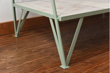 ラフジュオリジナル　シャビーなペイントが魅力の台形アイアンラック(飾り棚、陳列棚)