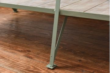 ラフジュオリジナル　シャビーなペイントが魅力の台形アイアンラック(飾り棚、陳列棚)