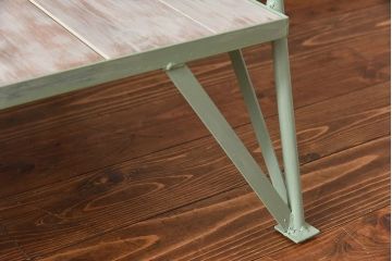 ラフジュオリジナル　シャビーなペイントが魅力の台形アイアンラック(飾り棚、陳列棚)