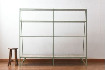 ラフジュオリジナル　シャビーなペイントが魅力の台形アイアンラック(飾り棚、陳列棚)