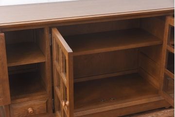 中古　北海道民芸　明るい色味がめずらしい!ナラ材のサイドボード(収納棚、キャビネット)(定価38万円)