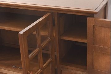 中古　北海道民芸　明るい色味がめずらしい!ナラ材のサイドボード(収納棚、キャビネット)(定価38万円)