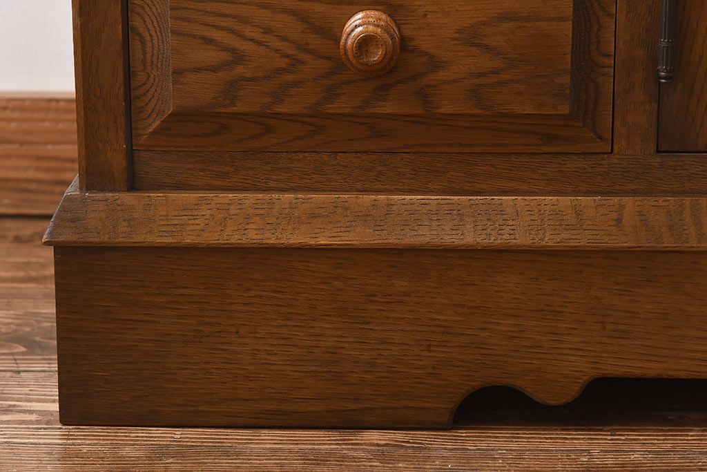 中古　北海道民芸　明るい色味がめずらしい!ナラ材のサイドボード(収納棚、キャビネット)(定価38万円)