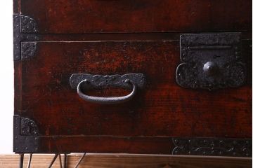 アンティーク家具　和製アンティーク　鉄脚付き　和モダンなローチェスト(箪笥ローボード、衣装箪笥、引き出し)