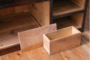 アンティーク家具　和製アンティーク　隠し付き!　和モダンなローチェスト(箪笥ローボード、衣装箪笥、引き出し)